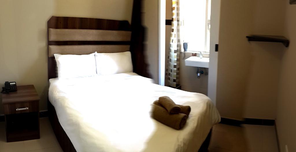 Cube Hotel Durban Room photo